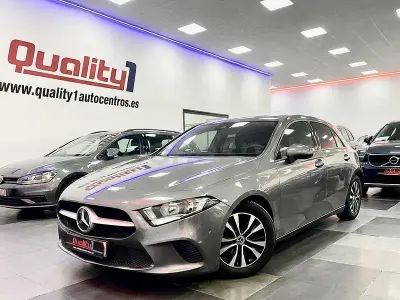 Usado Mercedes A180 116 CV (85 kW) 2020 Gris / plata Berlina