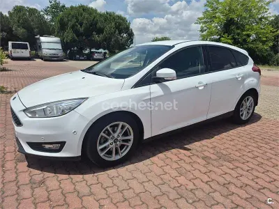 Usado Ford Focus Trend 125 CV (91 kW) 2017 Blanco Berlina