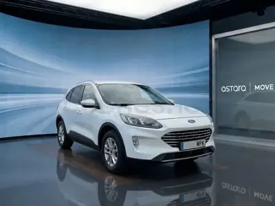 Usado Ford Kuga Titanium 242 CV (177 kW) 2024 Blanco SUV