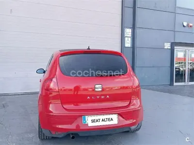 Usado Seat Altea Stylance 102 CV (75 kW) 2008 Rojo Monovolumen