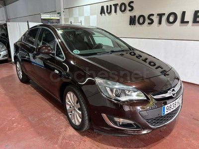 Usado Opel Astra Selective 136 CV (100 kW) 2014 Marrón Berlina