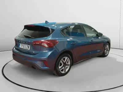 Begagnad Ford Focus Trend 120 HK (88 kW) 2022 Blå Sedan