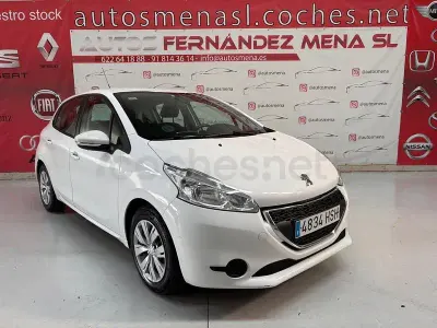 Usado Peugeot 208 Active 82 CV (60 kW) 2013 Blanco Utilitario