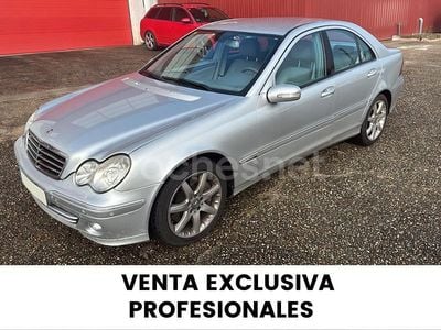 Gris / plata Usado 2005 Mercedes C320 Avantgarde Berlina | 4900 €