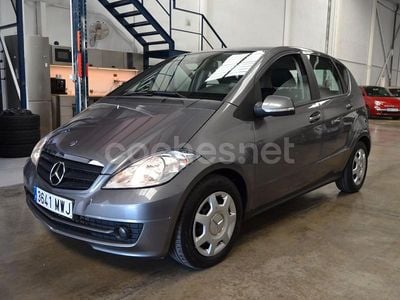 Usado Mercedes A180 Avantgarde 109 CV (80 kW) 2010 Gris / plata Monovolumen