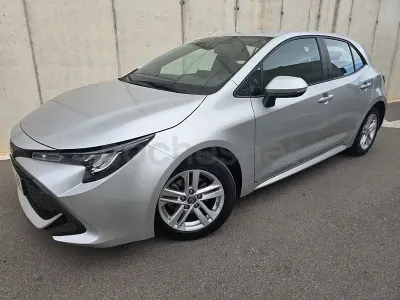 Usado Toyota Corolla Active 122 CV (89 kW) 2019 Gris / plata Berlina