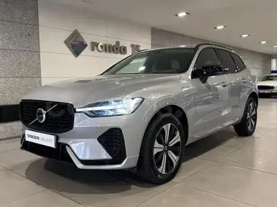 Usado Volvo XC60 Plus 350 CV (257 kW) 2025 Gris / plata SUV