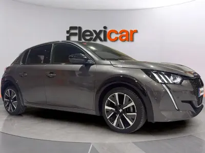 Usado Peugeot 208 GT 131 CV (96 kW) 2021 Gris Utilitario