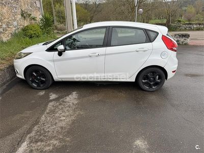 Usado Ford Fiesta Ambiente 68 CV (50 kW) 2010 Blanco Utilitario