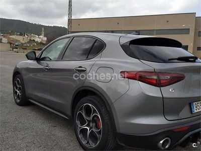 Usado Alfa Romeo Stelvio Veloce 210 CV (154 kW) 2019 Gris / plata SUV