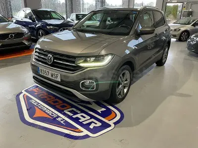 Usado VW T-Cross Advance 95 CV (69 kW) 2020 Gris / plata SUV