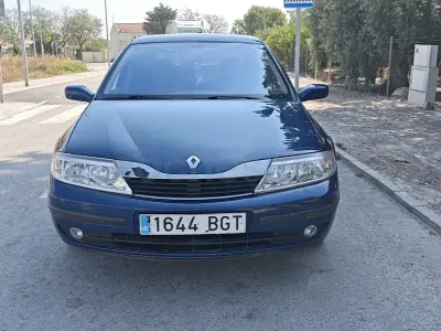 Usado Renault Laguna II Dynamique 120 CV (88 kW) 2002 Azul Berlina
