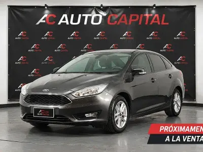 Usado Ford Focus 125 CV (91 kW) 2016 Gris / plata Berlina