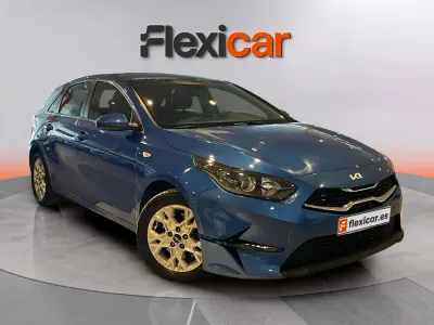 Usado Kia Ceed 136 CV (100 kW) 2023 Azul Utilitario