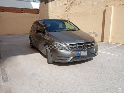 Usado Mercedes B220 170 CV (125 kW) 2014 Gris / plata Monovolumen