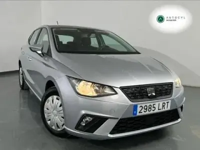 Usado Seat Ibiza Style 80 CV (58 kW) 2021 Plata Utilitario