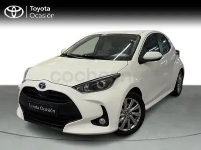 Usado Toyota Yaris Hybrid Active 116 CV (85 kW) 2023 Blanco Berlina