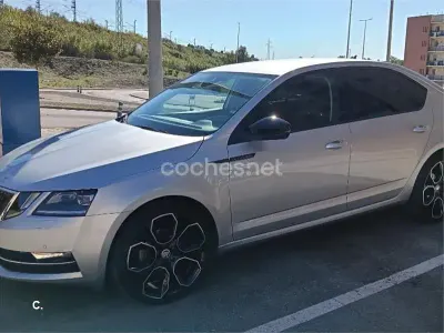 Usado Skoda Octavia Style 115 CV (84 kW) 2019 Gris / plata Berlina
