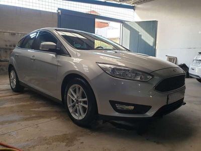 Usado Ford Focus Trend+ 120 CV (88 kW) 2018 Plateado Utilitario