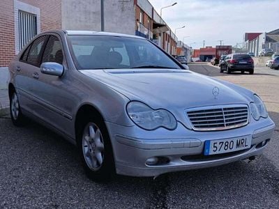 Usado Mercedes C220 Elegance 143 CV (105 kW) 2003 Gris Berlina