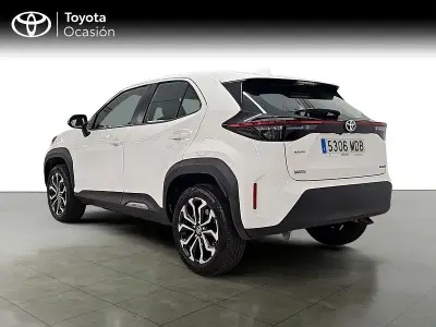 Usado Toyota Yaris Active 116 CV (85 kW) 2022 Blanco Utilitario