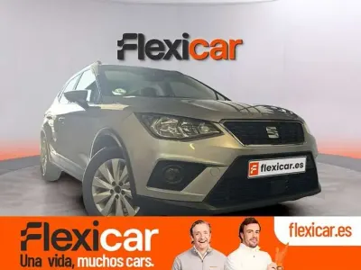 Usado Seat Arona Style 110 CV (80 kW) 2021 Gris SUV