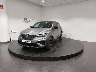 Usado Renault Arkana Esprit Alpine 145 CV (106 kW) 2024 Gris / plata SUV