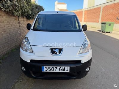 Usado Peugeot Partner Tepee 75 CV (55 kW) 2009 Blanco Monovolumen
