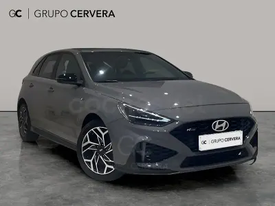 Usado Hyundai i30 N Line 120 CV (88 kW) 2025 Gris / plata Berlina