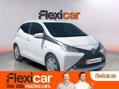 Käytetty Toyota Aygo X-play 72 HP (52 kW) 2017 Valkoinen Viistoperä