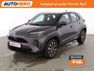 Usado Toyota Yaris Hybrid Active 120 CV (88 kW) 2022 Gris