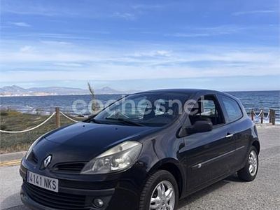 Usado Renault Clio II Authentique 75 CV (55 kW) 2006 Negro Berlina
