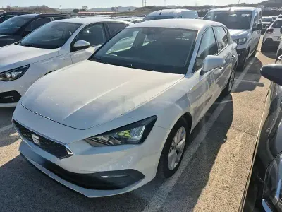 Usado Seat Leon Style 116 CV (85 kW) 2021 Blanco Berlina