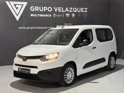 Käytetty Toyota Proace City City 100 HP (73 kW) 2020 Valkoinen Tila-auto