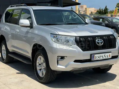 Usado Toyota Land Cruiser Limited 177 CV (130 kW) 2019 Gris / plata SUV