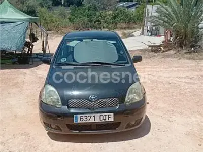 Usado Toyota Yaris 87 CV (63 kW) 2005 Negro Berlina