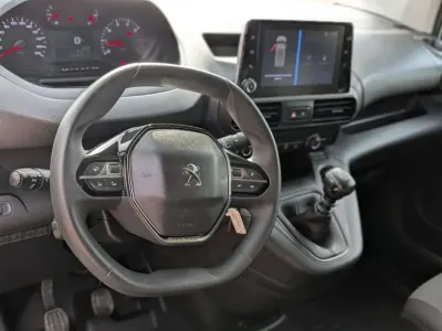 Usado Peugeot Partner Premium 102 CV (75 kW) 2022 Blanco Monovolumen