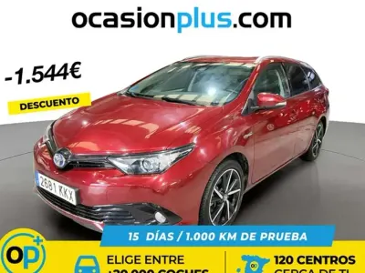 Usado Toyota Auris Touring Sports 116 CV (85 kW) 2018 Rojo Familiar