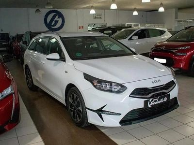 Używany Kia Ceed 100 KM (73 kW) 2025 Otro Hatchback