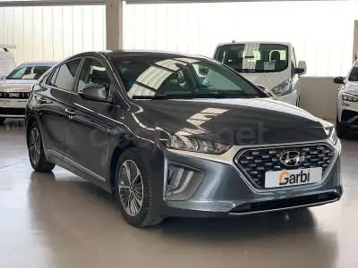 Usado Hyundai Ioniq Style 141 CV (103 kW) 2019 Gris / plata Utilitario