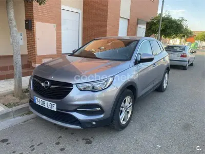 Usado Opel Grandland X Selective 130 CV (95 kW) 2019 Gris / plata SUV