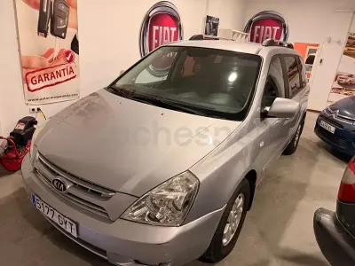 Usado Kia Carnival 185 CV (136 kW) 2011 Gris / plata Monovolumen
