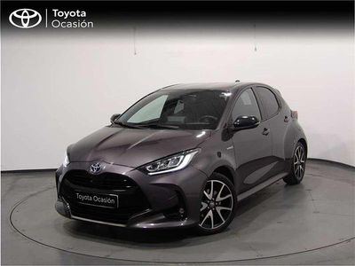 Usado Toyota Yaris Hybrid Style 116 CV (85 kW) 2021 Gris / plata Utilitario