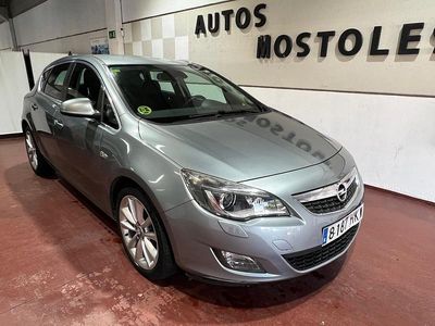 Usado Opel Astra Selective 110 CV (80 kW) 2012 Gris / plata Berlina