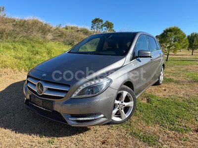 Usado Mercedes B200 136 CV (100 kW) 2012 Gris / plata Monovolumen