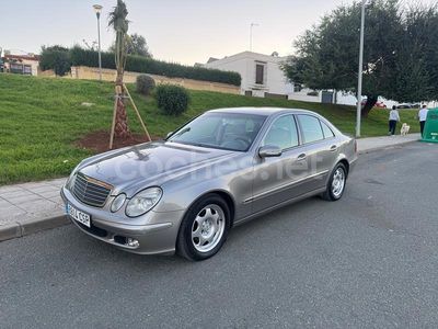 Gris / plata Usado 2004 Mercedes E220 Classic Berlina | 5500 € (Precio justo)