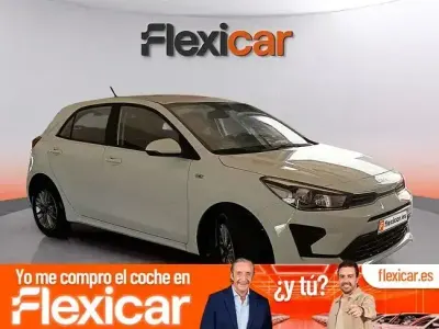 Usado Kia Rio 84 CV (61 kW) 2023 Blanco Berlina