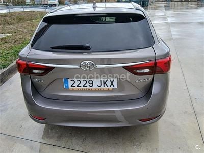Gris / plata Usado 2015 Toyota Avensis Executive Familiar | 13.000 € (Un poco caro)