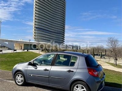 Usado Renault Clio II Dynamique 85 CV (62 kW) 2006 Gris / plata Berlina
