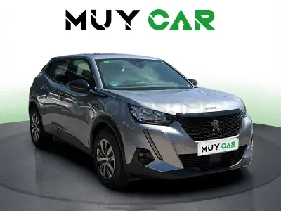 Usado Peugeot 2008 Active 110 CV (80 kW) 2022 Gris / plata SUV